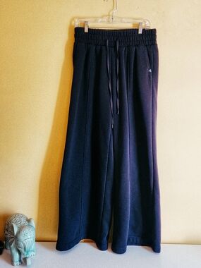 Wide-Leg Drawstring Pants in Black